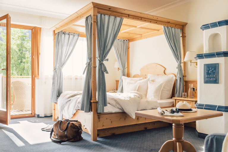 Bedroom 3, Alpenpalace Luxury Hideaway & Spa Retreat, Bolzano