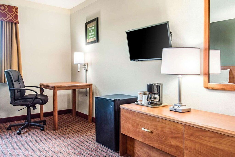 Others 4, Travelers Lodge & Suites, Sibley