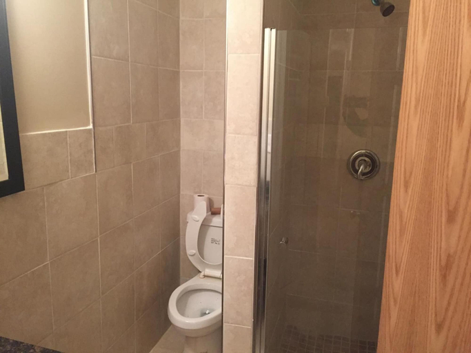 Bathroom 4, DC International Hostel 2, Washington D.C.
