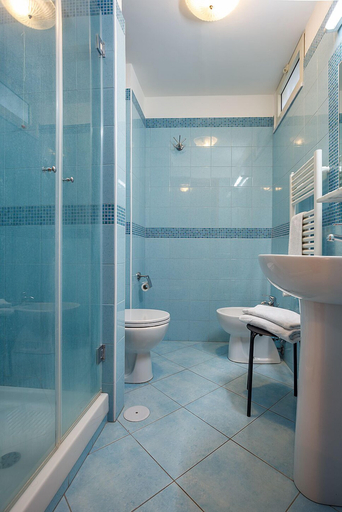 Bathroom 5, Hotel Club - Sorrento, Napoli