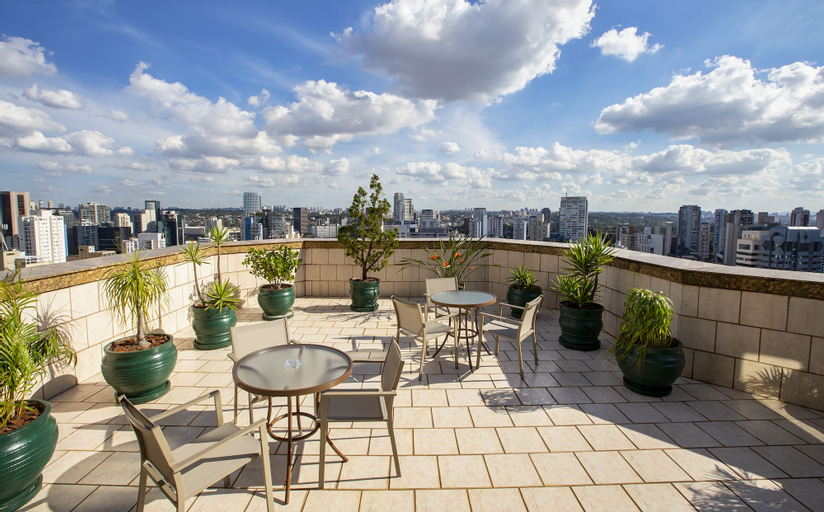Exterior & Views 17