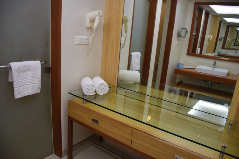 Bathroom 5, St Laurn - The Spiritual Resort, Ahmadnagar