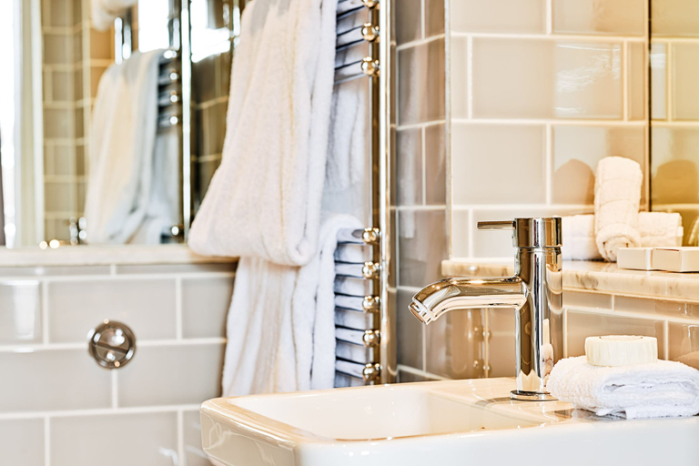 Bathroom 4, JOIVY Luxury George Street Apartments: Forth Suite, Edinburgh