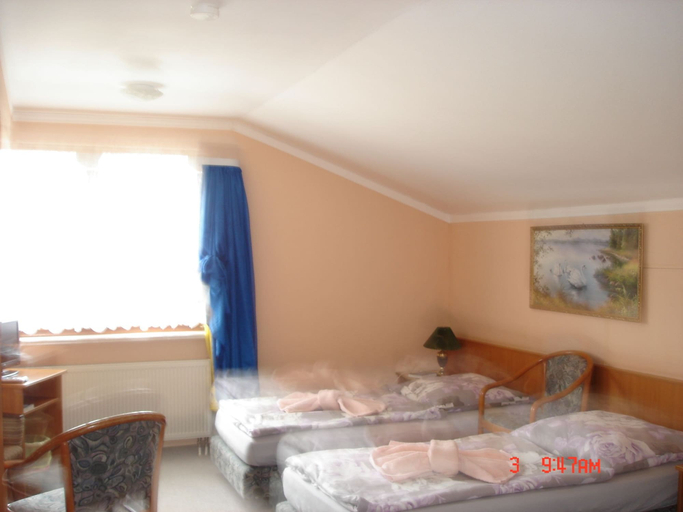 Bedroom 3, Pension zum Schwanenteich, Börde