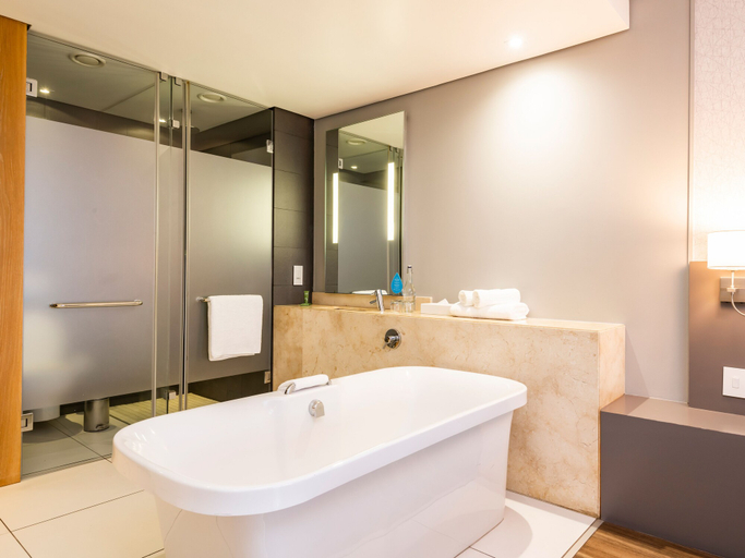 Bathroom 4, aha Gateway Hotel, eThekwini