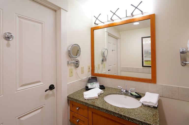 Bathroom 13