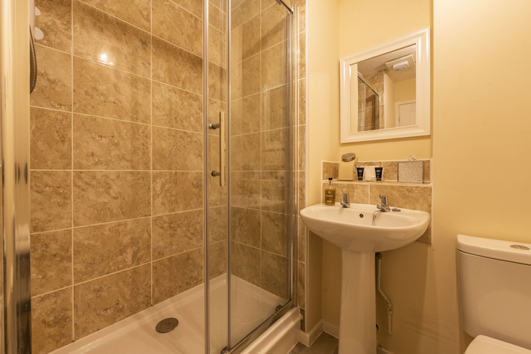 Bathroom 3, The Swan Hotel, Gloucestershire