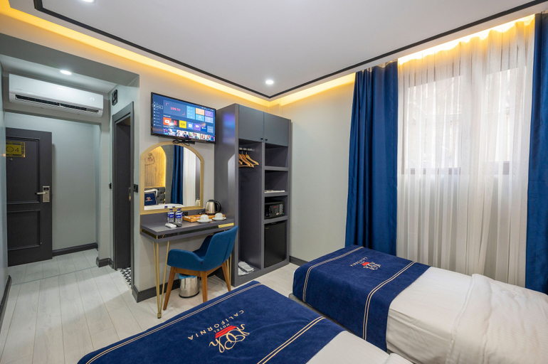 Bedroom 4, California Hotel, Fatih