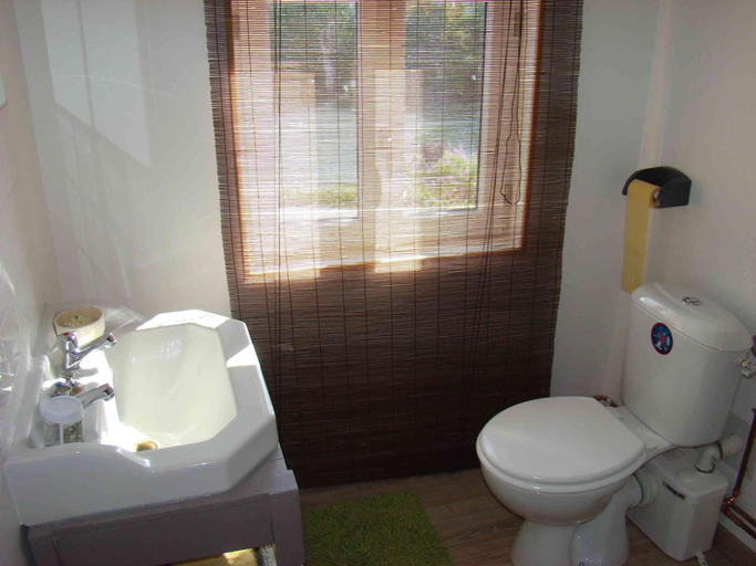 Bathroom 5, Hôtel à la Belle Dame, Aube