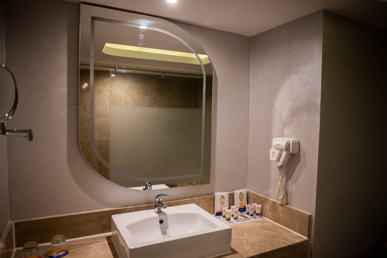 Bathroom 5, Bellagio Beach Resort, Al-Ghurdaqah