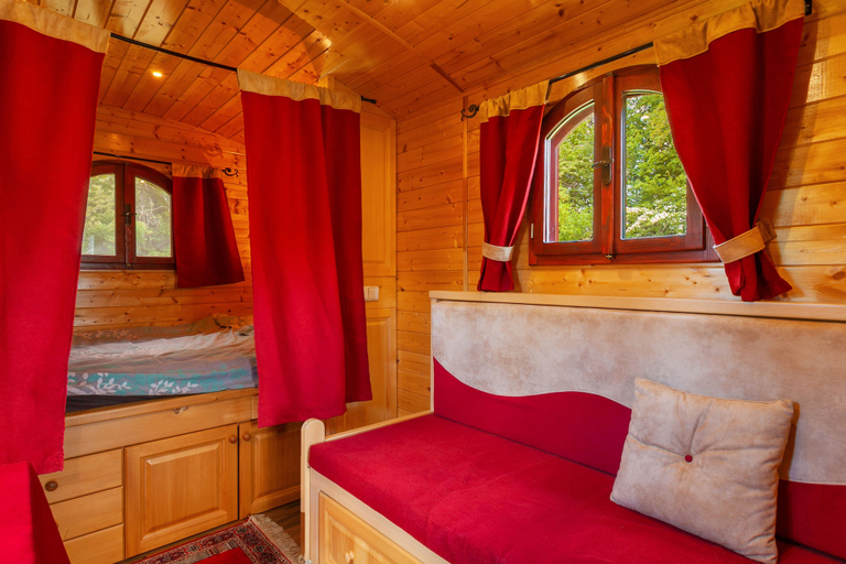 Bedroom 3, La Grange d'Emile Gites, Roulottes et Piscine, Gard