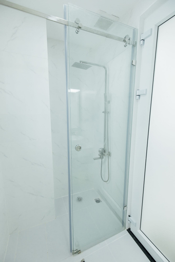 Bathroom 5, Aladdin Hotel and Apartment, Ho Chi Minh City