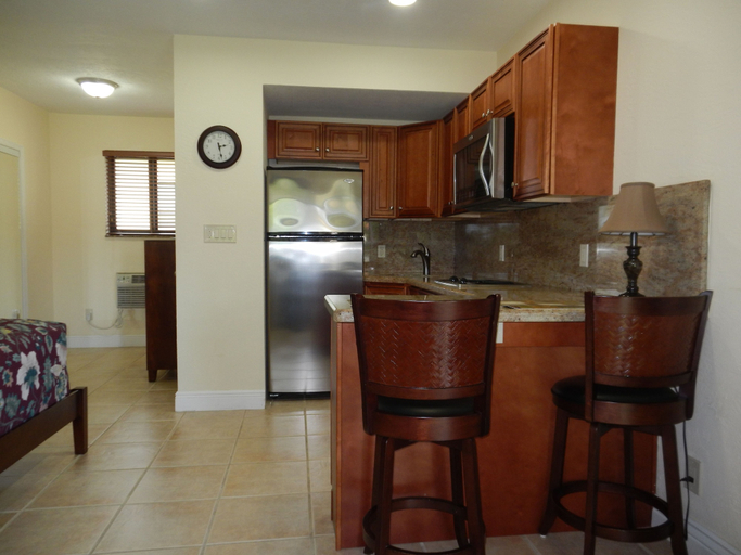 Others 5, Shell Studios Hallandale Beach, Broward