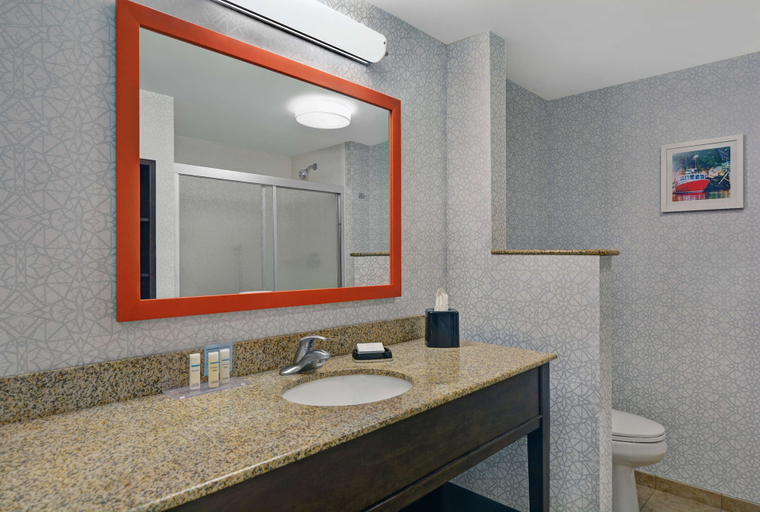 Bathroom 4, Hampton Inn Bath (Brunswick Area), Sagadahoc