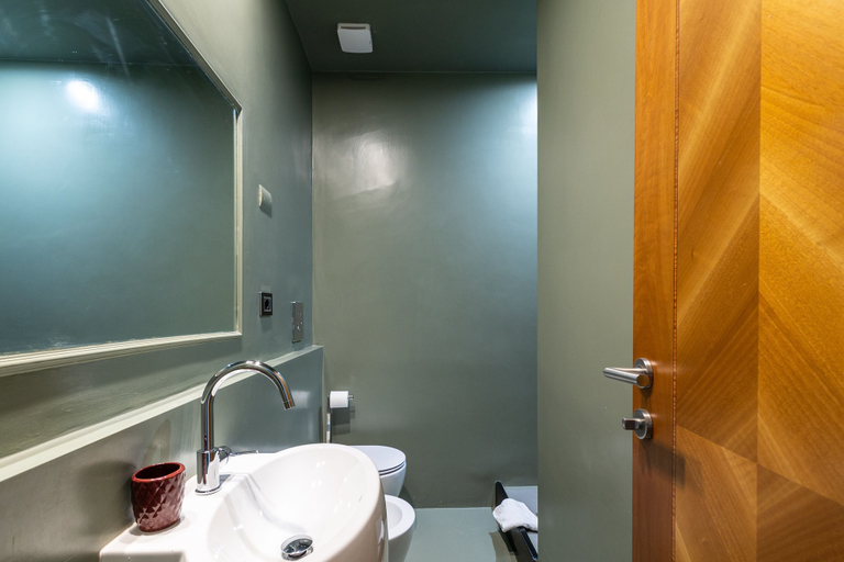 Bathroom 5, Les Chambres d' Or, Rome