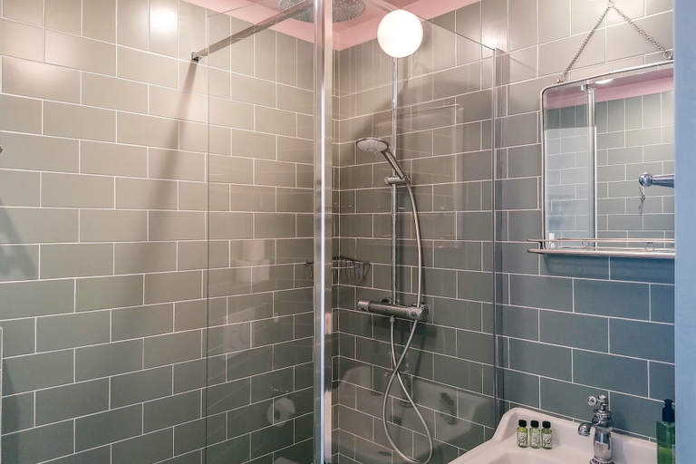 Bathroom 5, Hotel Aparthotel AMMI Vieux Nice, Alpes-Maritimes
