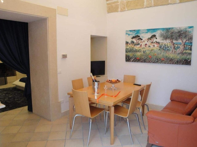 Others 5, Suite Paisiello, Lecce