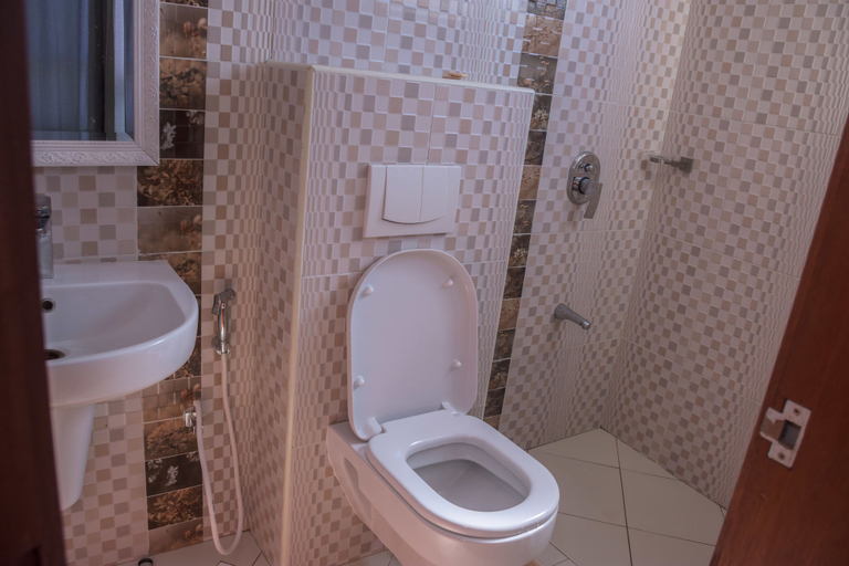 Bathroom 4, Nemadek Le Royal, Nyali
