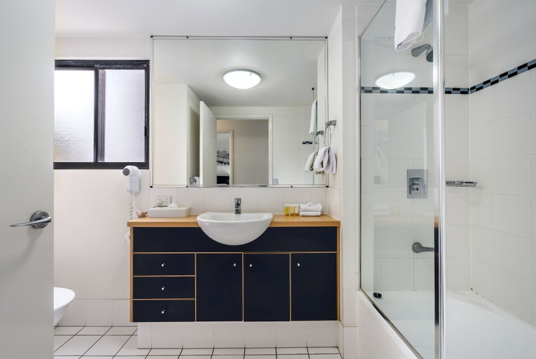 Bathroom 5, The Docks on Goodwin, Brisbane