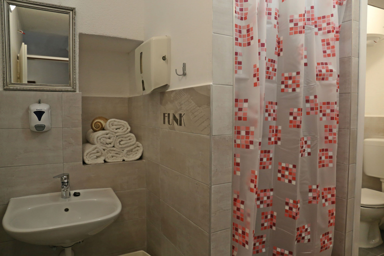 Bathroom, Hostel Korcula, Korčula