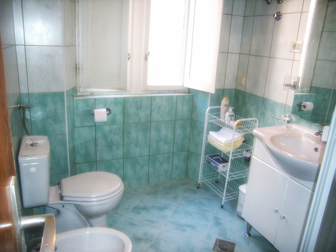 Bathroom 3, Heart of the City Apartments, Dubrovnik