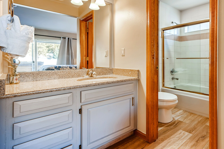 Bathroom 4, The Pointe Town Homes by CRMR, Summit