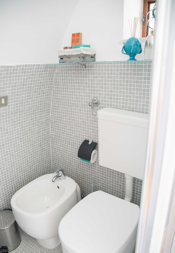 Bathroom 4, Casa De Carlo, Bari