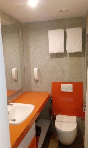 Bathroom 4, Mango Hotels Prangan, Bhubaneshwar, Khordha