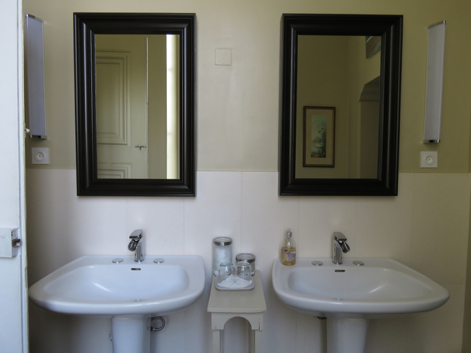 Bathroom 5, B&B Le Jardin de Carco, Côte-d'Or