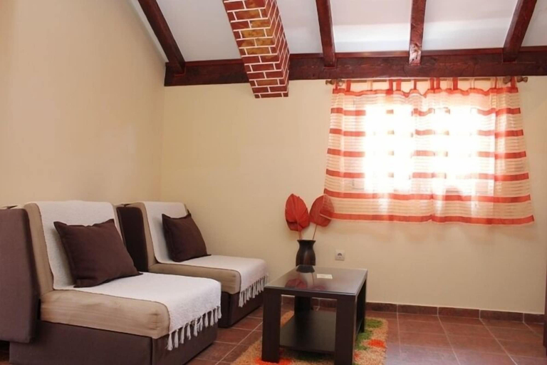 Others 4, Apartments Bordo