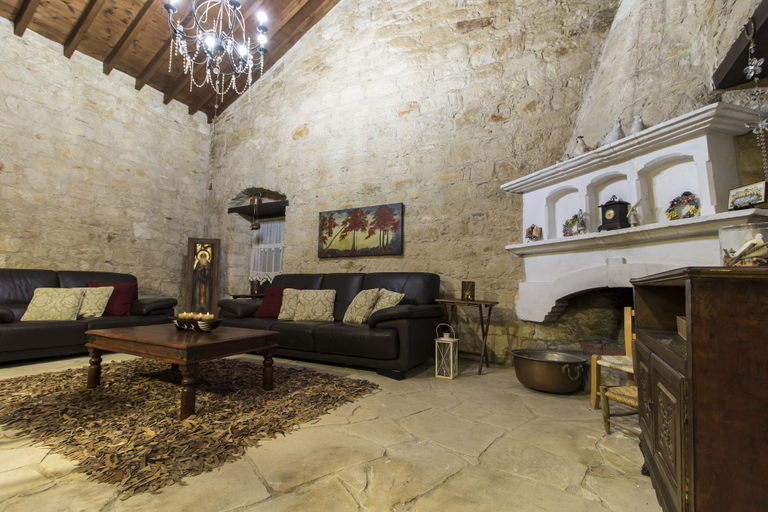 Others 5, Dioni Palace