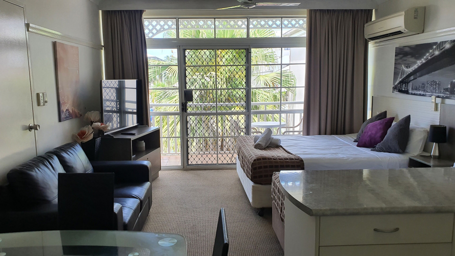Bedroom 3, Reef Palms Motel, Cairns