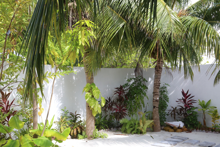 Others 4, Pandanus Villa