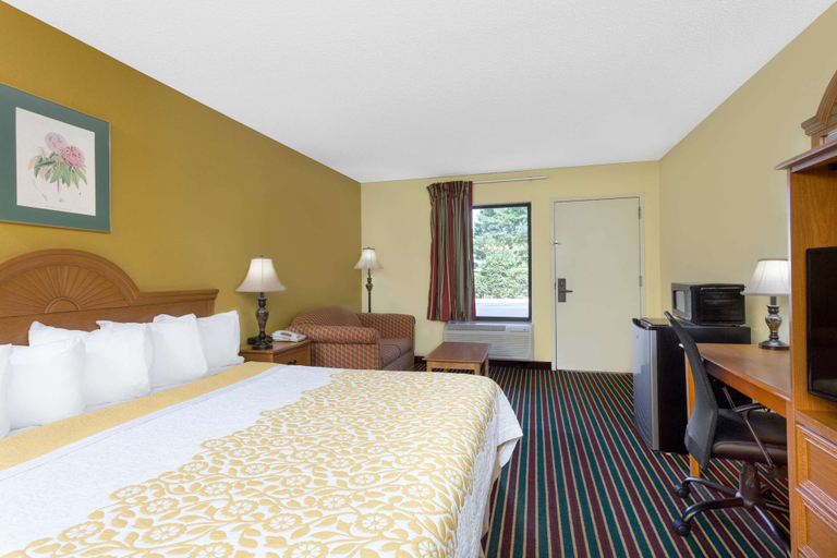 Bedroom 3, Days Inn by Wyndham Biscoe, Montgomery