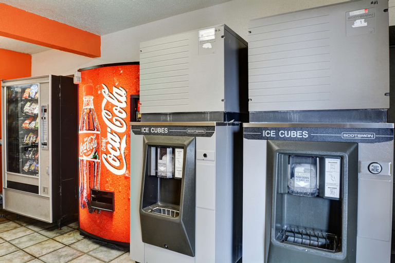 Food & Drinks, Motel 6 Southington, CT - Hartford, Hartford