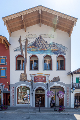 Exterior & Views
