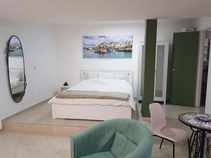 Bedroom 2, Large Beautiful Studio in Old Jaffa