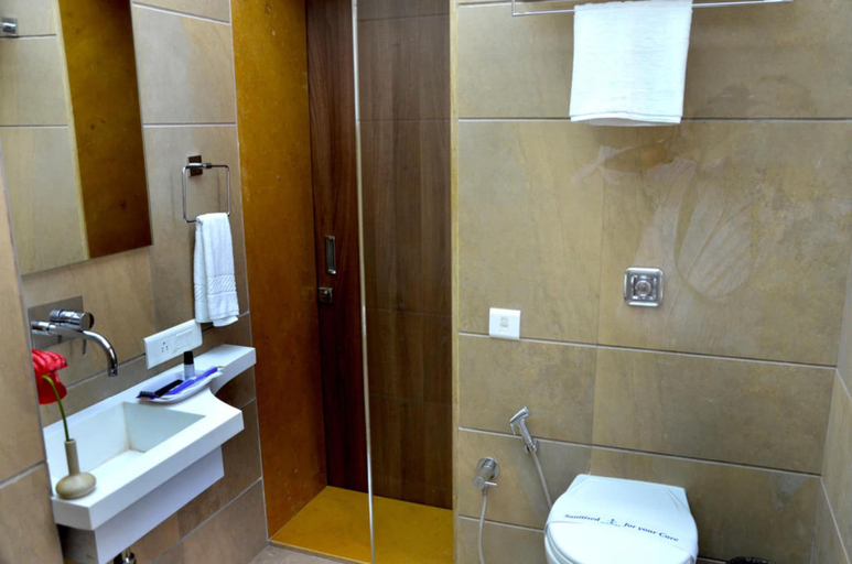Bathroom 5, Sea Palace Hotel, Mumbai City