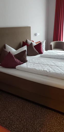 Bedroom 4, Hotel Victoria, Bad Kreuznach