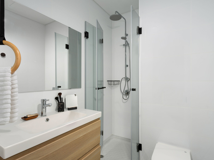 Bathroom 4, Mr. Ben Yehuda - By TLV2GO