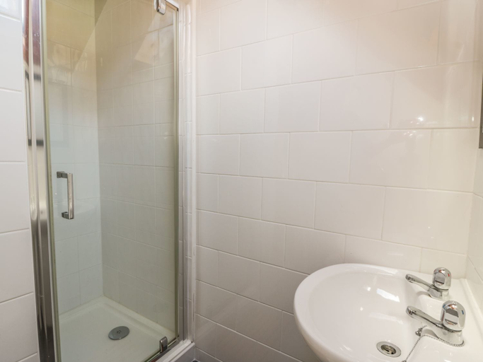 Bathroom 3, Crinan Canal Cottage, Argyll and Bute