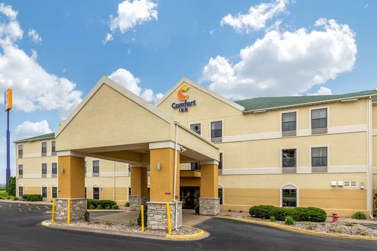 Comfort Inn Walcott near Davenport, Scott