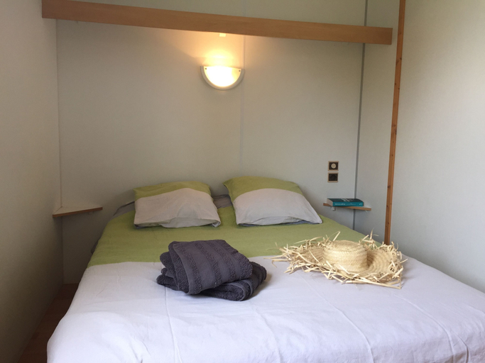 Bedroom 3, Camping des Platanes, Yonne