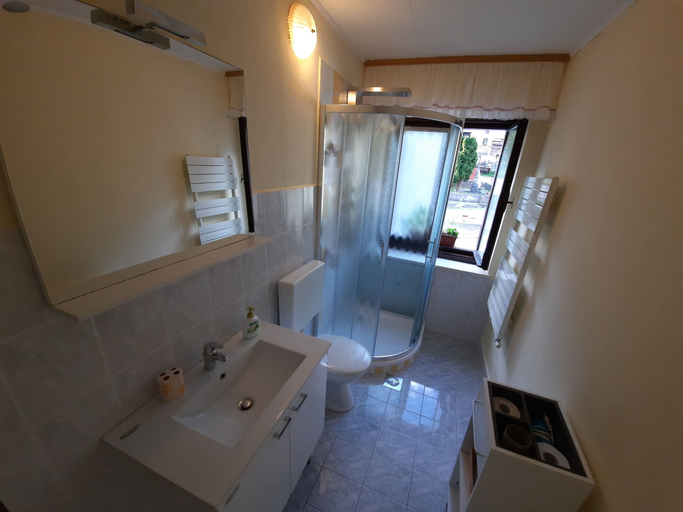 Bathroom 4, Apartment Zonir with sauna, Kobarid