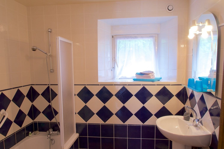 Bathroom 5, Hôtel Jouet, Ille-et-Vilaine