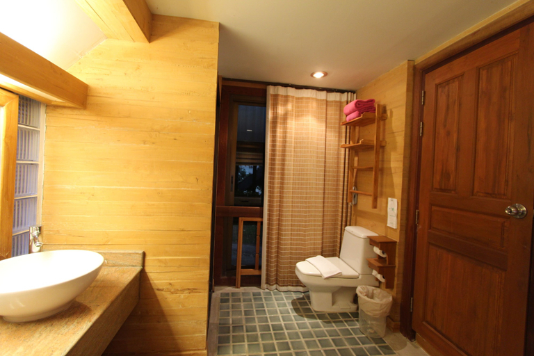 Bathroom 5, Sunset Park Resort and Spa by SWR, Sattahip