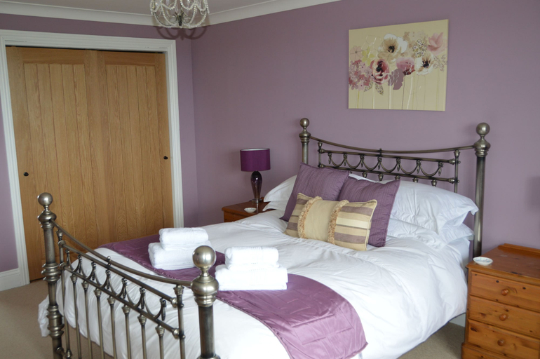Bedroom 2, Trendrennen Farm B&B, Cornwall