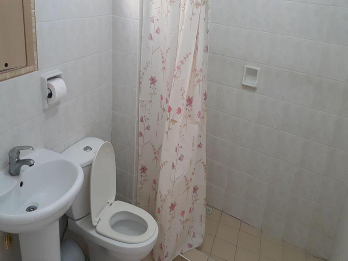 Bathroom 3, Sabang Oasis Resort, Puerto Galera