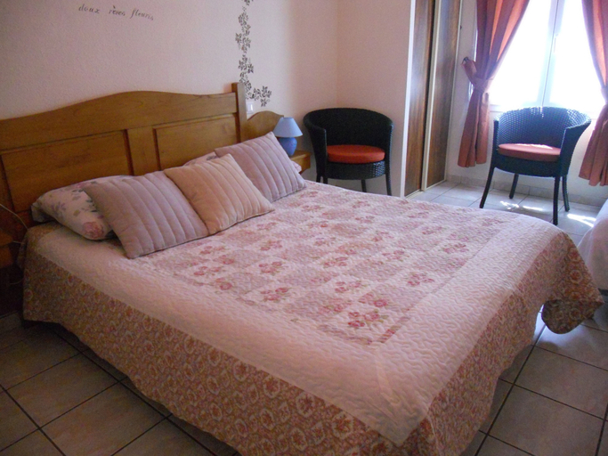 Bedroom 3, Chez Louis - Chambres d'Hôtes, Lozère