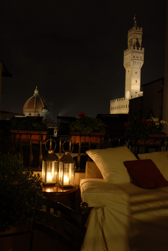 Exterior & Views 2, Degli Orafi, Florence